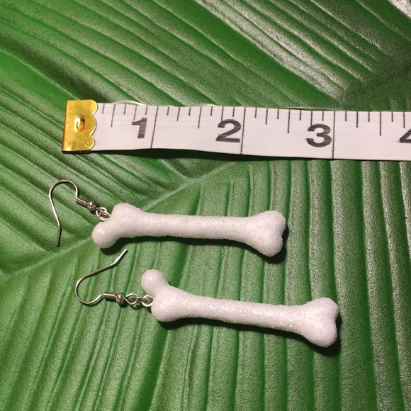 5/$25 Basic bones 🦴 Halloween earrings - Picture 2 of 2